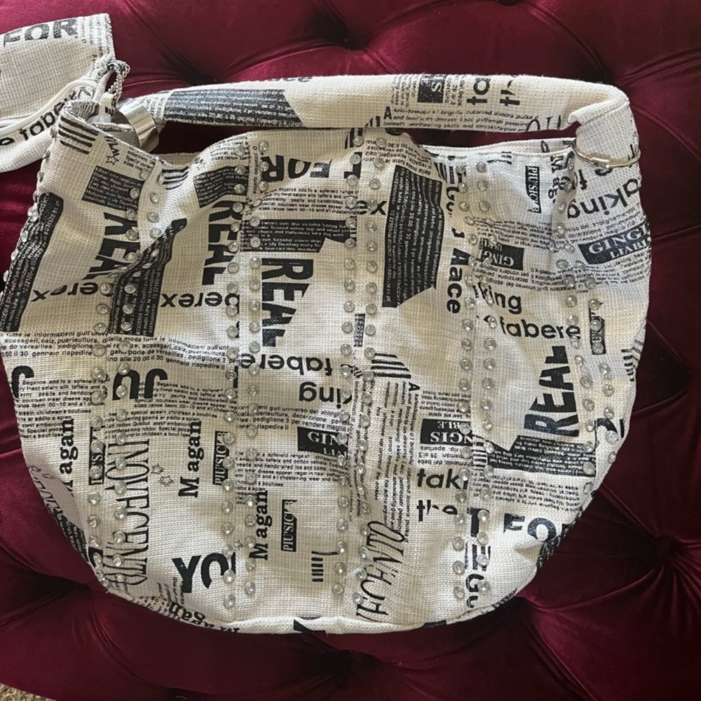 Beautiful newspaper, print shoulder bag with rhinestone embellishments - Picture 4 of 4